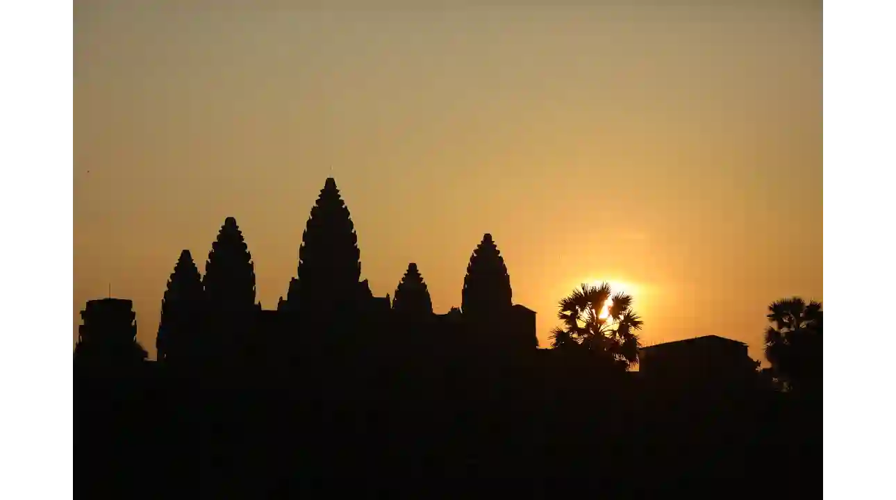 Angkor Wat  Sunrise_Serva Travel